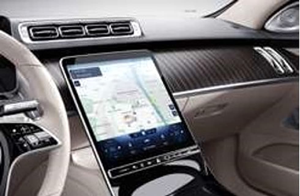 Mercedes S-Class dashboard technology and digital cockpit